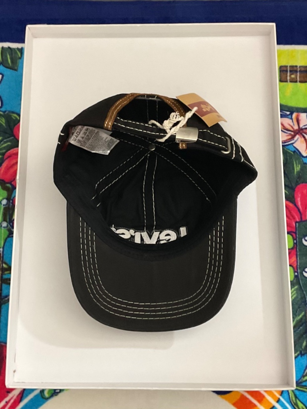 Levi’s Hat. - Picture 5 of 6